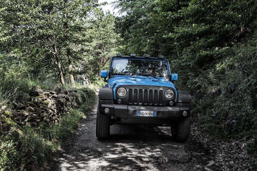  Jeep Wrangler Rubicon MoparONE Pack 2016 года  (фото 28 из 32)